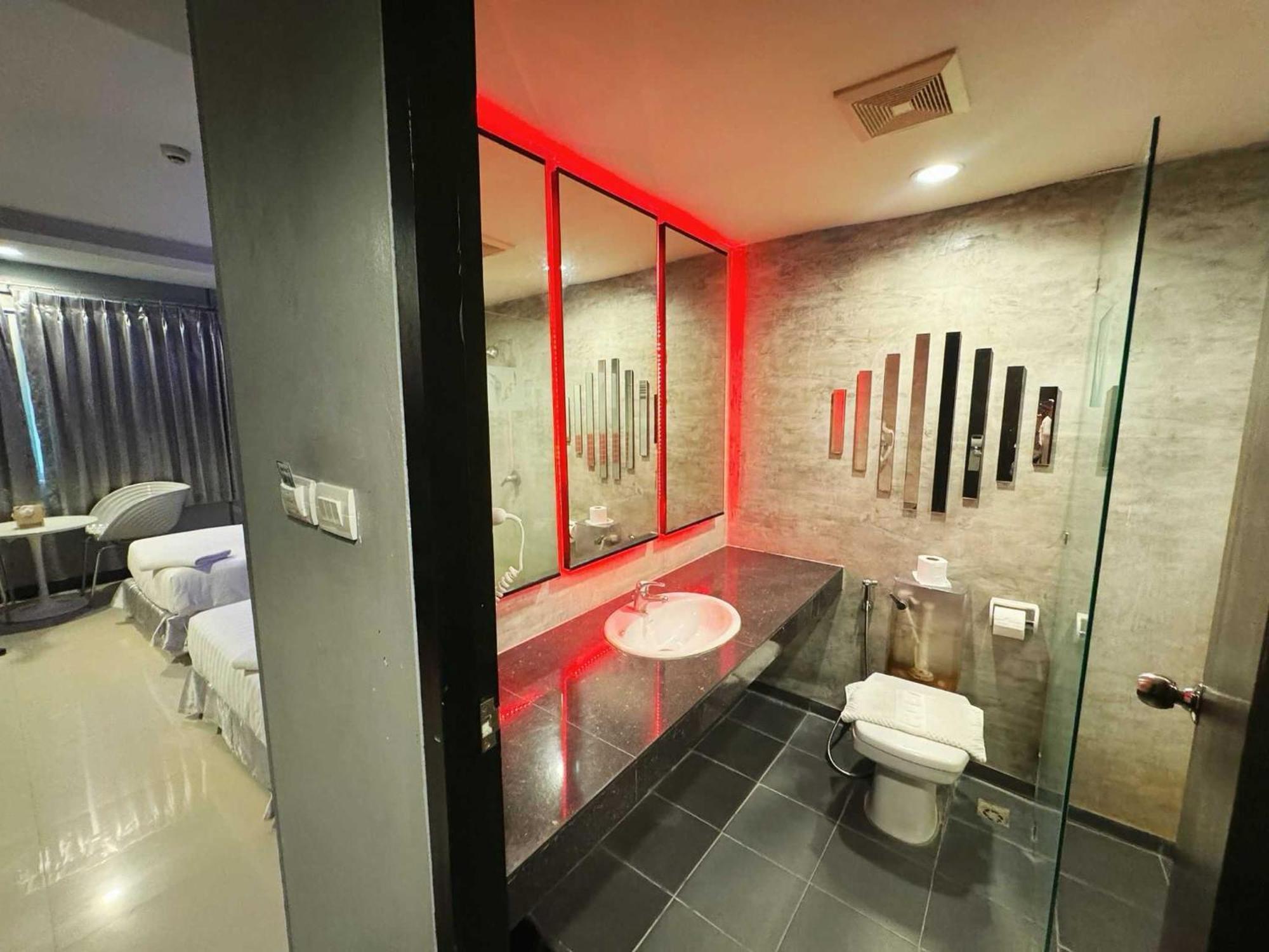 Capital O 75514 Vasidtee City Hotel Suphanburi Zewnętrze zdjęcie